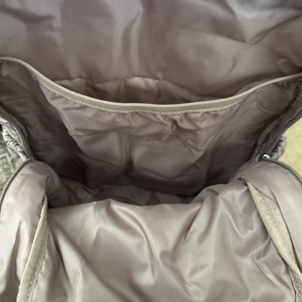 Bagsmart Beige Tan Nylon Quilt Backpack Purse Organizer Laptop Sleeve New NWOT - Picture 4 of 4